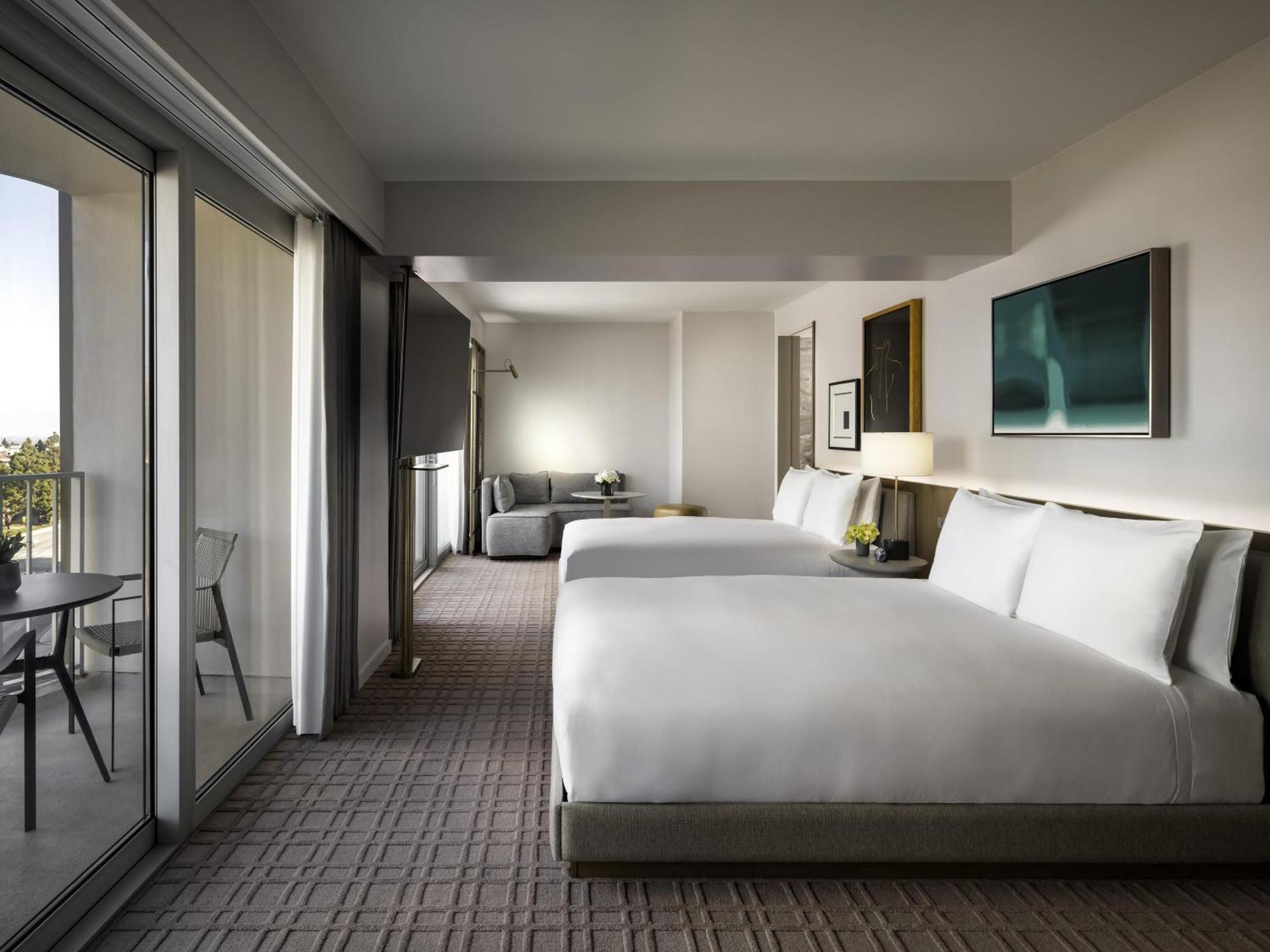 Fairmont Gold Room with Two Queen Beds and Roll-in Shower - Mobility Hearing Access
